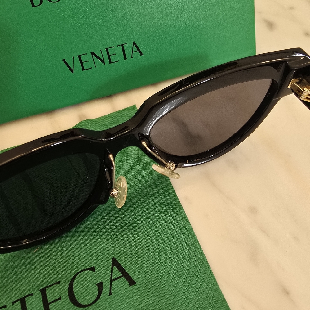 $525 Bottega Veneta BV1035S Black & Gold Cat Eye Sunglasses - Picture 6 of 11